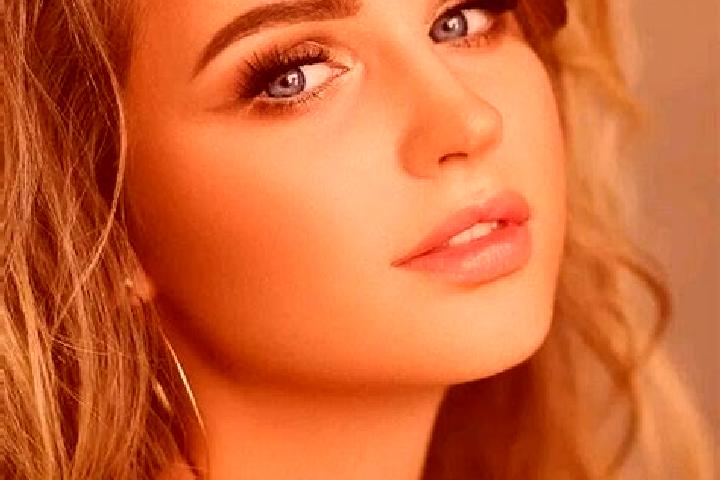 Clara, 36, a dark blonde blue-eyed indian companion based in Riethoven. Offering Party Girl, CIM, Domination. Available for incall and outcall, day and eveni...