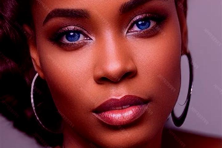 Clara, 36, a red blue-eyed ebony companion based in Navaconcejo. Offering 69, Erotic Massage, A-Level, Roleplay. Available for incall and outcall, day and ev...