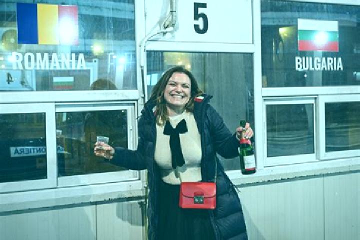 Clara, 36 — Escort in Viperesti, Romania