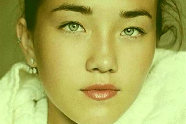 Clara, 37, a chestnut grey-eyed caucasian companion based in Aye Kyant. Offering Couples, OWO, Fetish. Available for incall and outcall, day and evening dates.