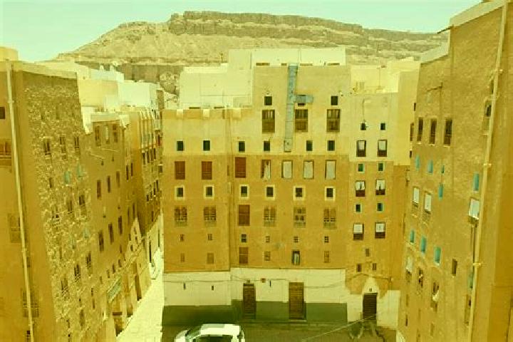 Clara, 37 — Escort in Al Ghayzah, Yemen