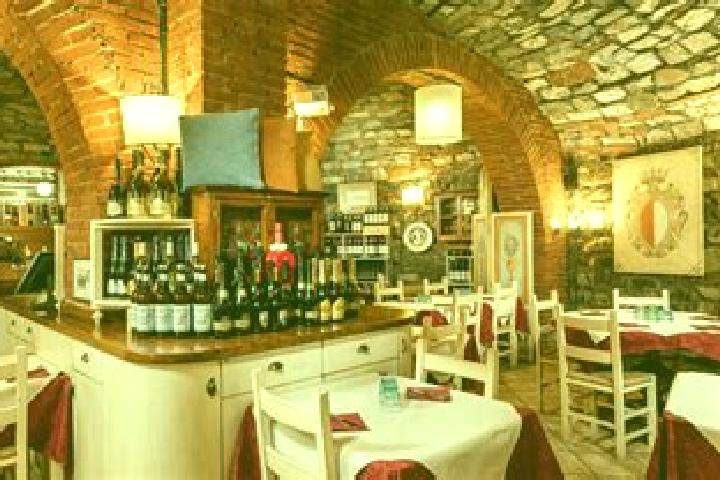 Clara, 37 — Escort in Cerasolo, Italy