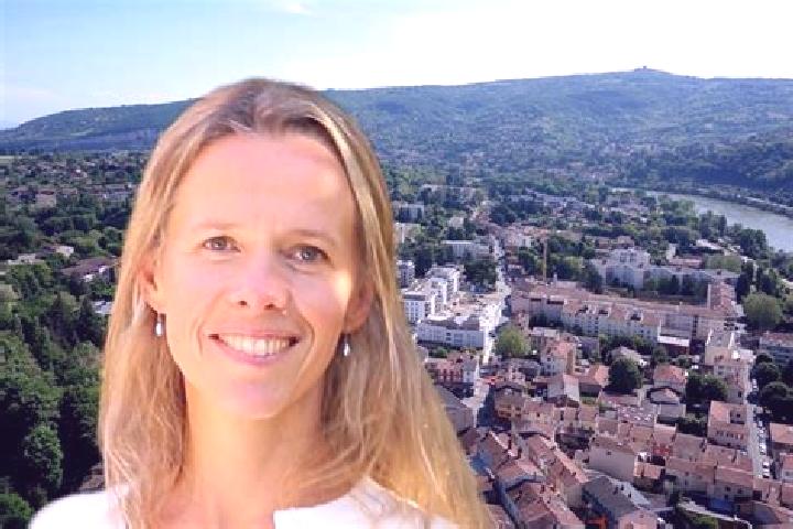 Clara, 37 — Escort in Fontaines-sur-Saone, France