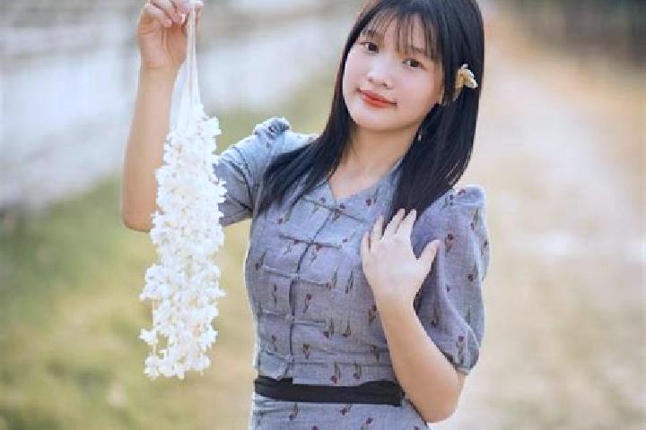 Clara, 37 — Escort in Pawgan, Myanmar
