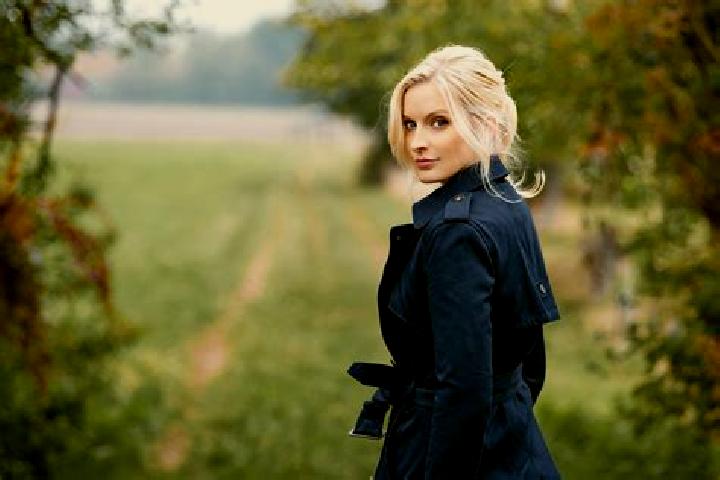 Clara, 38 — Escort in Allyn, United States