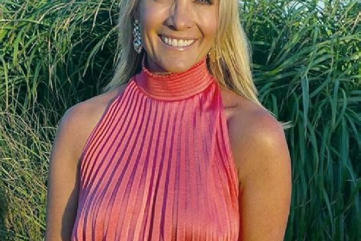 Clara, 38 — Escort in Evanston, Canada