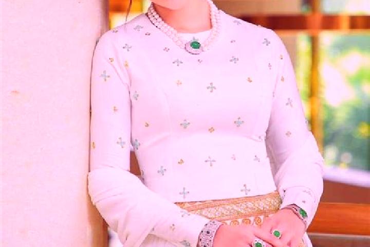 Clara, 38 — Escort in Lakang, Myanmar
