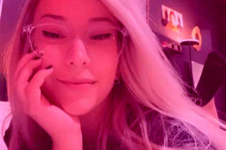 Clara, 39, a blonde grey-eyed mixed companion based in Fubang. Offering OWO, BDSM, Party Girl, Domination, Duos. Available for incall and outcall, day and ev...