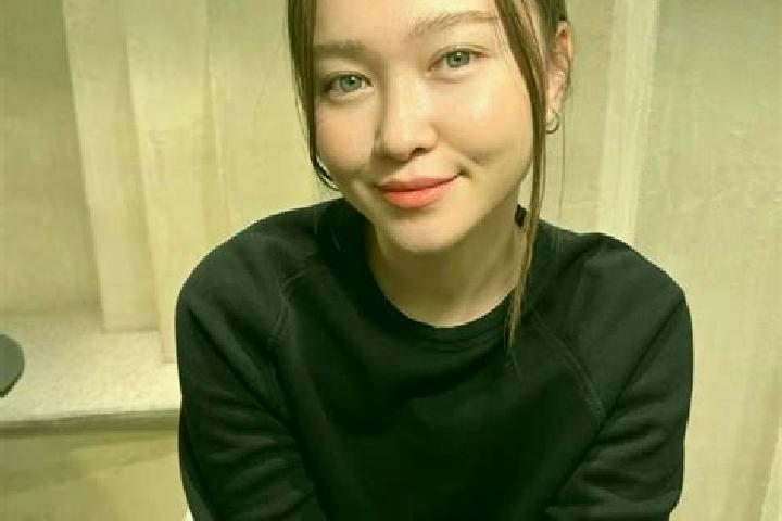Clara, 39, a red blue-eyed asian companion based in Alipur Duar. Offering Domination, Couples, Girlfriend Experience, Duos, Travel Companion. Available for i...