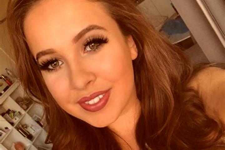 Clara, 39, a red grey-eyed european companion based in Nove Zamky. Offering A-Level, 69, Fetish. Available for incall and outcall, day and evening dates.