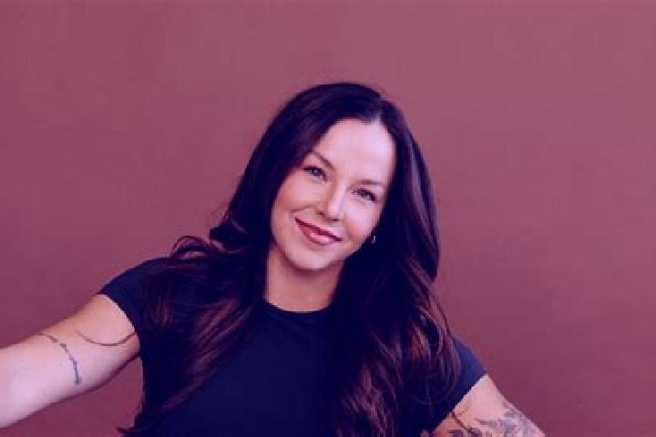 Clara, 39 — Escort in Addison, United States
