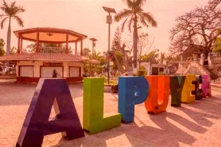 Clara, 39 — Escort in Alpuyeca, Mexico