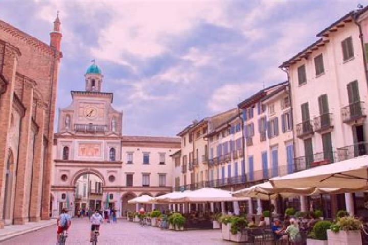 Clara, 39 — Escort in Montodine, Italy