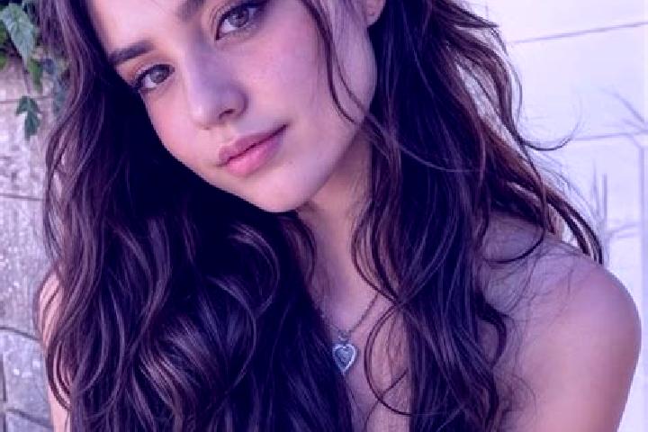 Eleanor, 20, a auburn brown-eyed mediterranean companion based in Cocora. Offering Striptease, Massage, Duos, CIM. Available for incall and outcall, overnigh...