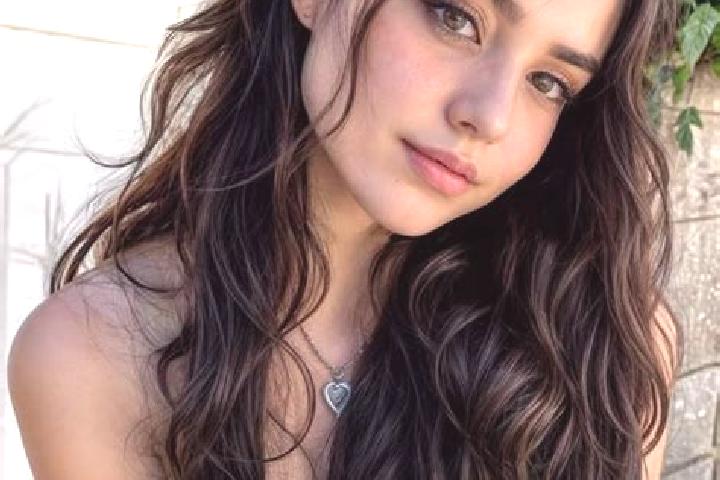 Eleanor, 20, a auburn brown-eyed middle eastern companion based in Limpapa. Offering Dinner Date, Massage, BDSM, GFE. Available for incall and outcall, overn...