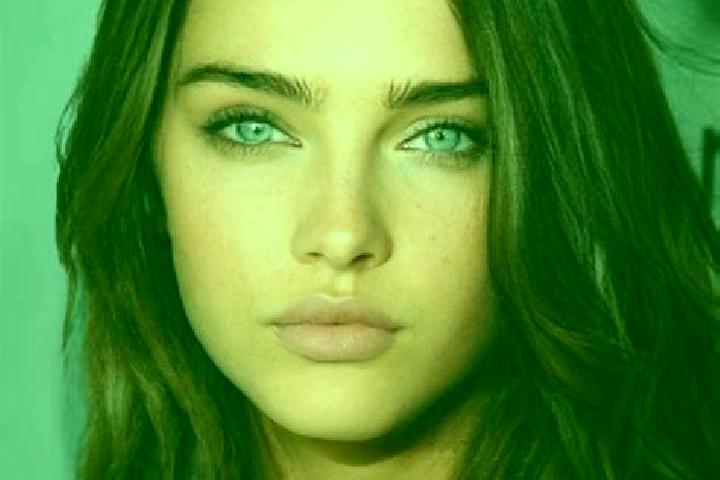 Eleanor, 20, a brunette dark-eyed ebony companion based in Cua. Offering GFE, OWO, CIM, Tantra. Available for incall and outcall, day and evening dates.