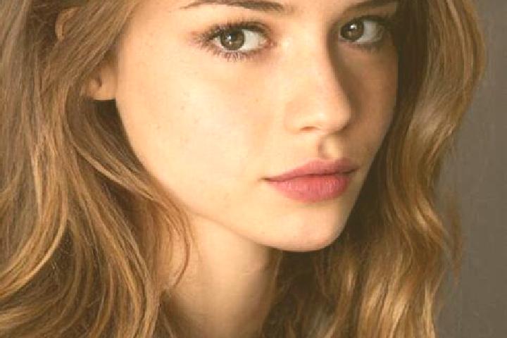 Eleanor, 20, a chestnut blue-eyed latina companion based in Stepne. Offering Couples, Striptease, Deep French Kissing, Girlfriend Experience, Duos. Available...