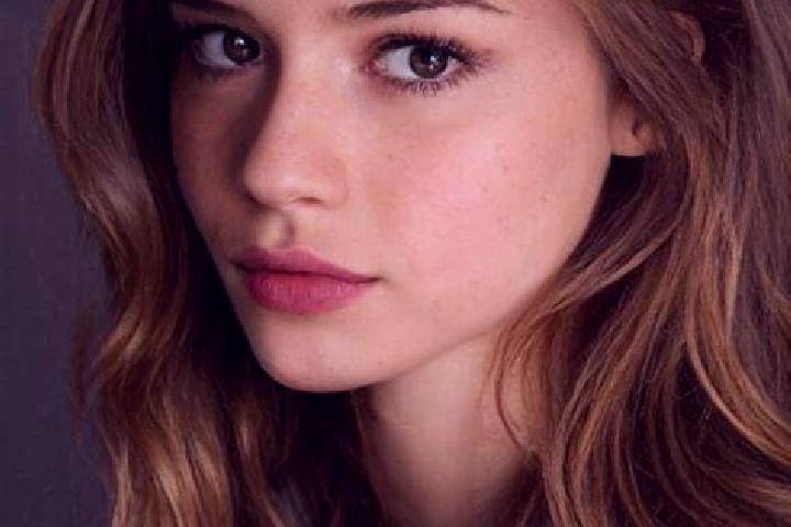 Eleanor, 20, a chestnut grey-eyed latina companion based in Val-de-Meuse. Offering Overnight, A-Level, 69. Available for incall and outcall, day and evening ...