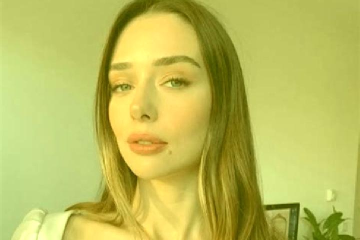 Eleanor, 20 — Escort in Afra, Greece