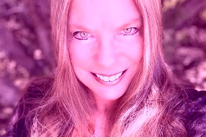 Eleanor, 20 — Escort in Bayard, United States