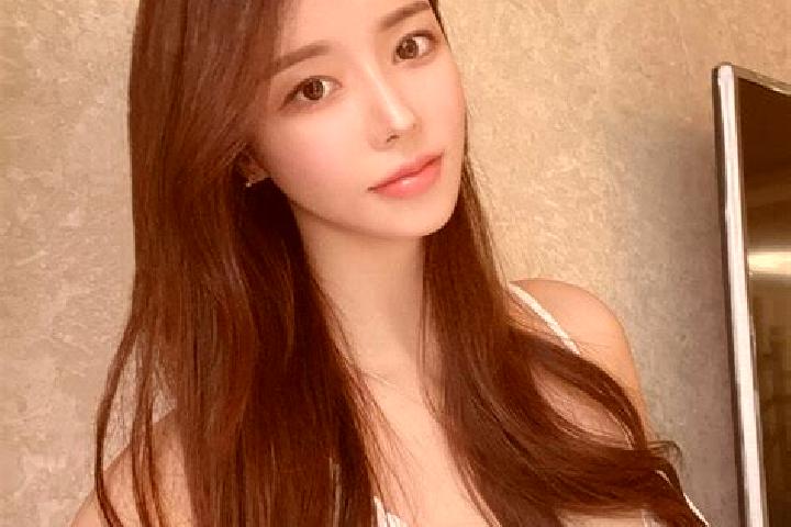Eleanor, 20 — Escort in Kizikli, Turkey