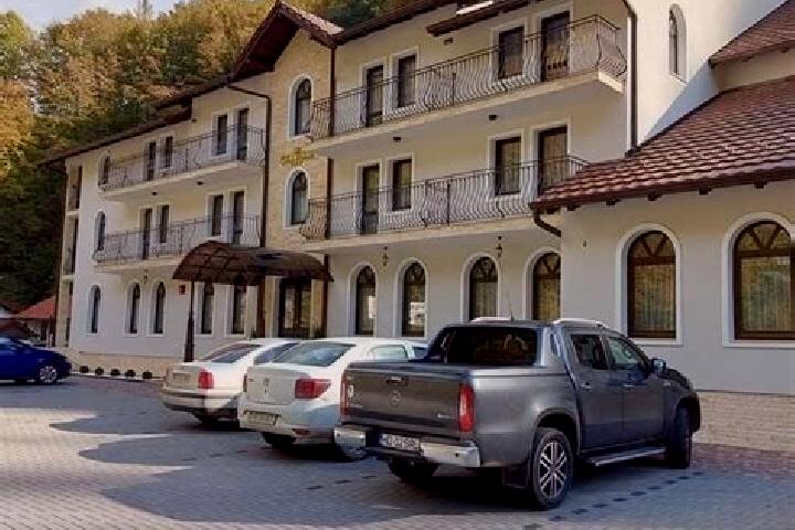 Eleanor, 20 — Escort in Orastioara de Sus, Romania