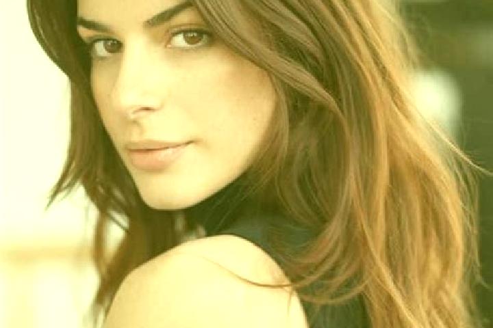 Eleanor, 21, a auburn brown-eyed indian companion based in Salaya. Offering Massage, 69. Available for incall and outcall, day and evening dates.