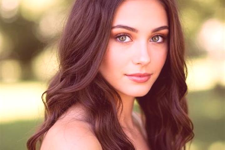 Eleanor, 21, a brunette hazel-eyed mediterranean companion based in Charming Garden. Offering BDSM, Erotic Massage, Roleplay, CIM, Prostate Massage. Availabl...
