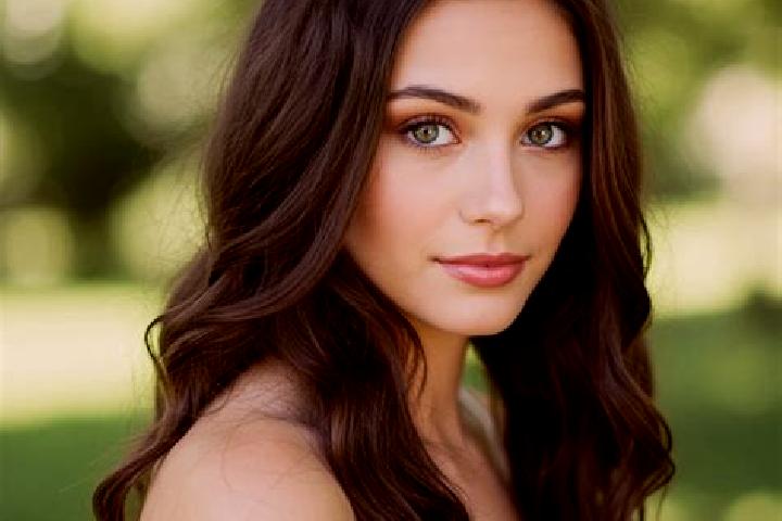 Eleanor, 21, a brunette hazel-eyed mixed companion based in Arta Terme. Offering Party Girl, CIM, Roleplay, Prostate Massage. Available for incall and outcal...