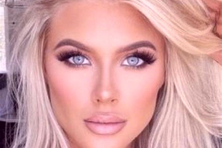Eleanor, 21, a platinum blonde amber-eyed caribbean companion based in Dar. Offering OWO, Overnight, Striptease, Tantra, Domination. Available for incall and...