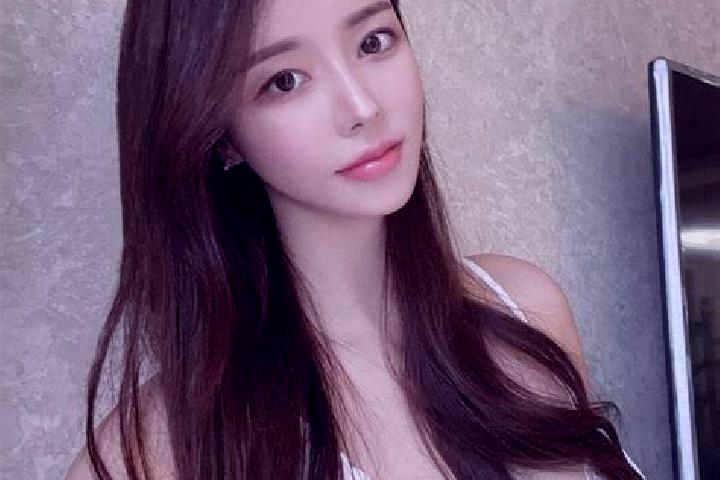 Eleanor, 21 — Escort in Huangrangping, China