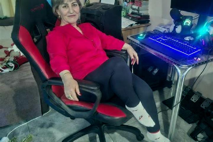 Eleanor, 21 — Escort in Reghiu, Romania