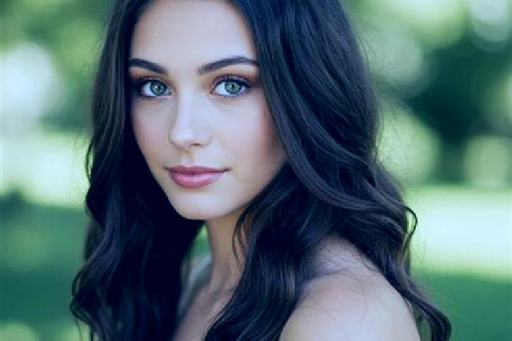 Eleanor, 22, a brunette hazel-eyed latina companion based in Pohled. Offering Dinner Date, Fetish, GFE, Duos. Available for incall and outcall, overnight boo...