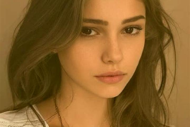 Eleanor, 22, a chestnut hazel-eyed middle eastern companion based in Savannah. Offering Striptease, Travel Companion, Party Girl. Available for incall and ou...