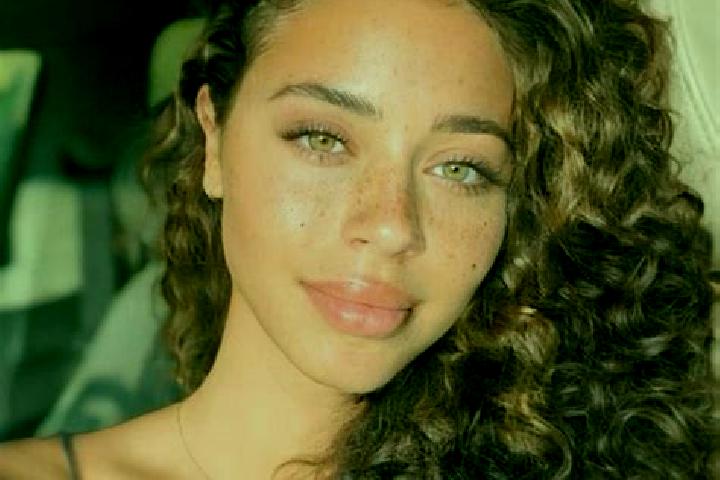 Eleanor, 22, a dark blonde hazel-eyed ebony companion based in Philip. Offering Party Girl, CIM, A-Level. Available for incall and outcall, day and evening d...