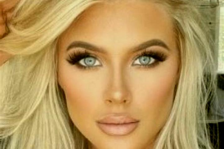 Eleanor, 22, a platinum blonde amber-eyed mediterranean companion based in Colonia Vicente Guerrero. Offering Overnight, Domination, Massage. Available for i...