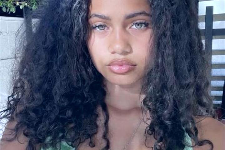 Eleanor, 22, a red green-eyed mixed companion based in Ujezd. Offering Dinner Date, Fetish. Available for incall and outcall, overnight bookings available.