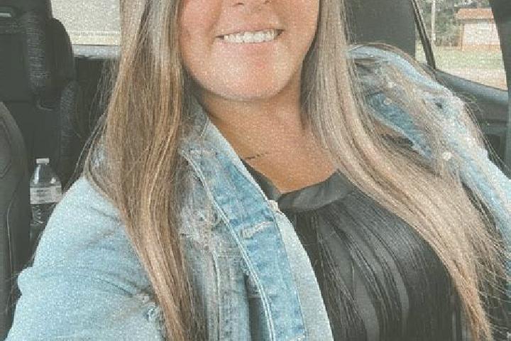 Eleanor, 22 — Escort in Chey, France