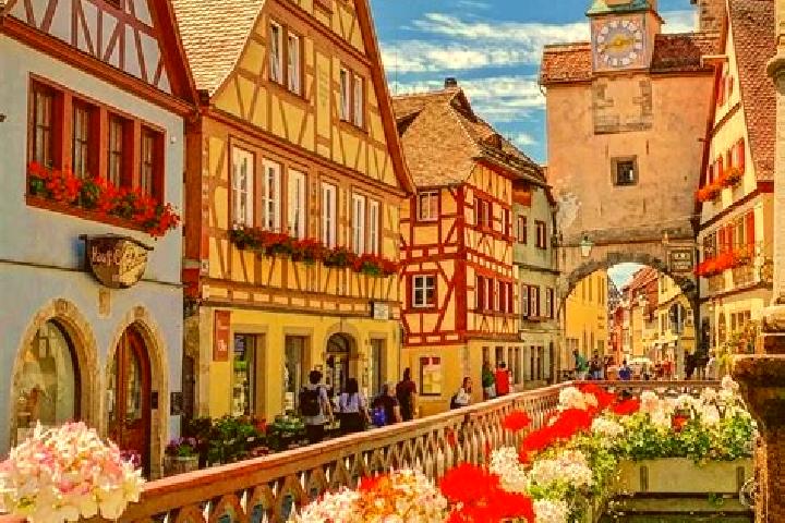 Eleanor, 22 — Escort in Dietenhofen, Germany