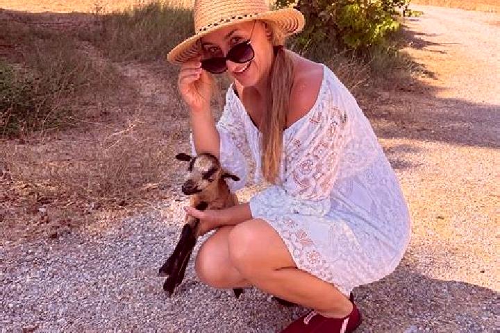 Eleanor, 22 — Escort in Kalavarda, Greece