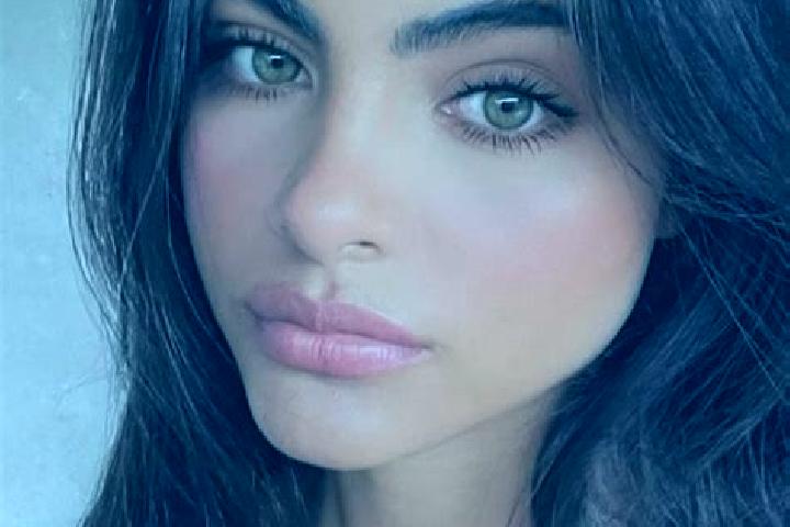 Eleanor, 23, a black amber-eyed indian companion based in Colla Maffone. Offering Roleplay, Erotic Massage, Couples, Deep French Kissing, 69. Available for i...