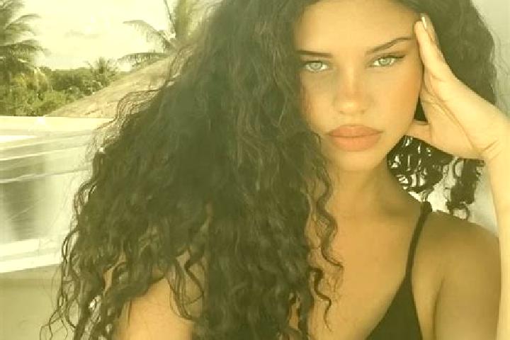Eleanor, 23, a black grey-eyed latina companion based in Baressa. Offering Tantra, BDSM, Girlfriend Experience, Roleplay. Available for incall and outcall, d...