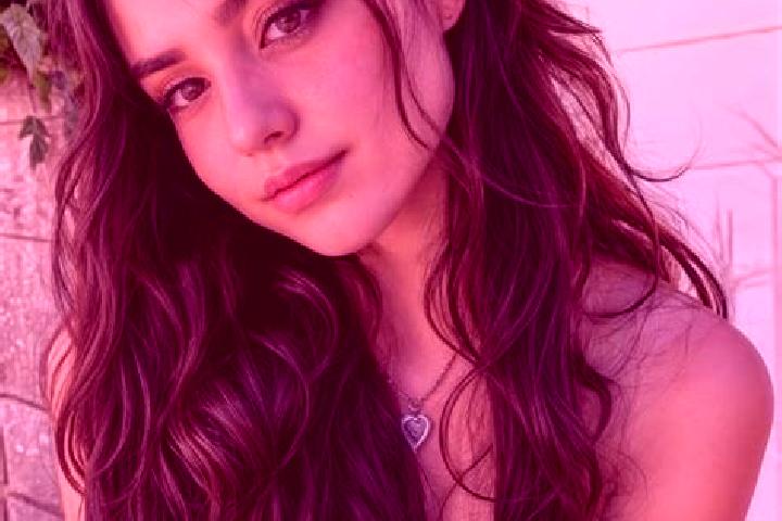 Eleanor, 23, a chestnut hazel-eyed european companion based in Villa Hernandarias. Offering Couples, OWO, Massage. Available for incall and outcall, overnigh...