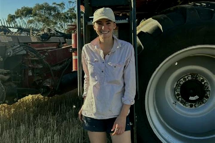 Eleanor, 23 — Escort in Birchip, Australia