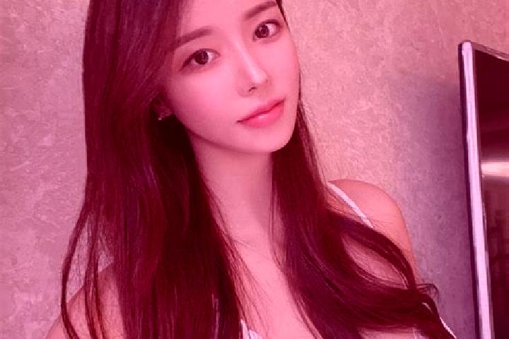 Eleanor, 23 — Escort in Huangwei, China