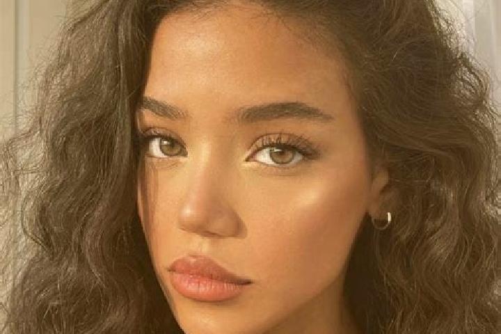 Eleanor, 24, a black brown-eyed asian companion based in Berazategui. Offering Deep French Kissing, 69, OWO. Available for incall and outcall, overnight book...