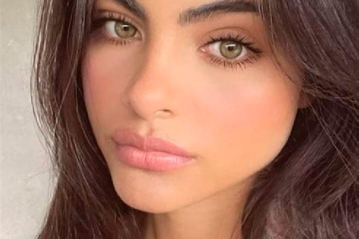 Eleanor, 24, a black hazel-eyed european companion based in Lippstadt. Offering Couples, Travel Companion, Girlfriend Experience. Available for incall and ou...