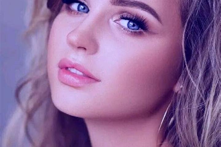 Eleanor, 24, a dark blonde blue-eyed caucasian companion based in Vadastra. Offering Couples, A-Level, Massage, BDSM. Available for incall and outcall, day a...