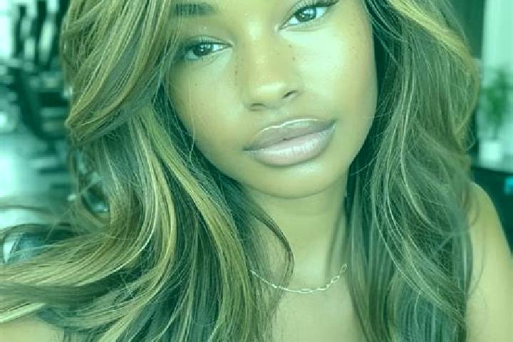 Eleanor, 24, a dark blonde brown-eyed caribbean companion based in Vries. Offering Massage, Tantra, Striptease. Available for incall and outcall, day and eve...