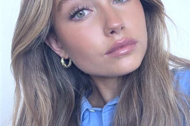 Eleanor, 24, a dark blonde green-eyed mixed companion based in Uayalceh de Peon. Offering BDSM, Travel Companion, Massage, Fetish, Party Girl. Available for ...